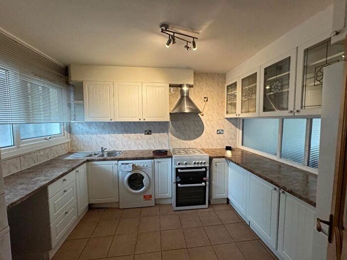 3 Bedroom Maisonette To Rent In Ewhurst Court, Mitcham, CR4