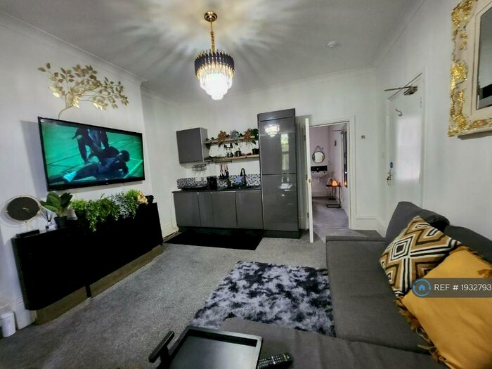 1 Bedroom Flat To Rent In Strood, Strood, ME2