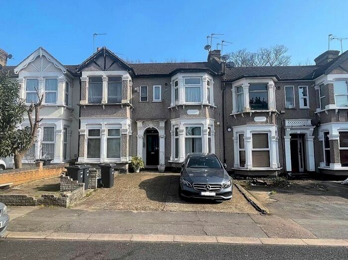 1 Bedroom Flat To Rent In De Vere Gardens, Cranbrook, Ilford, IG1