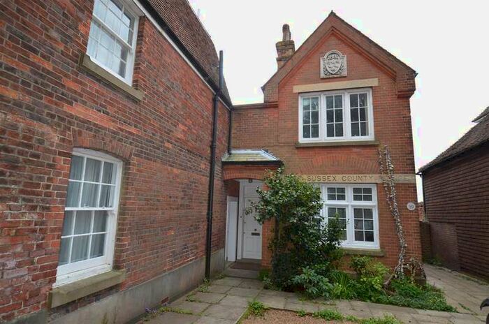 2 Bedroom Flat To Rent In Church Square, Rye, TN31