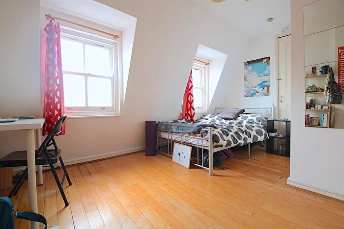 2 Bedroom Flat To Rent In Mile End Road, London, E1