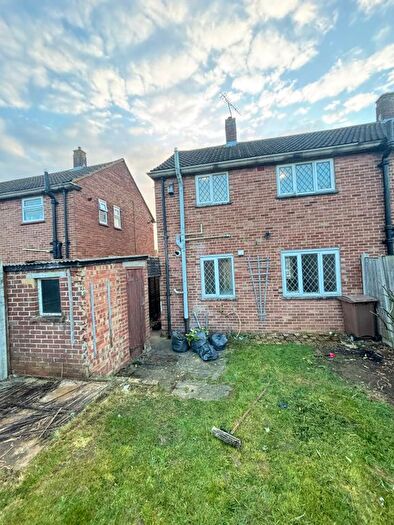 2 Bedroom Semi-Detached House To Rent In Birdsfoot Lane, Luton, LU3