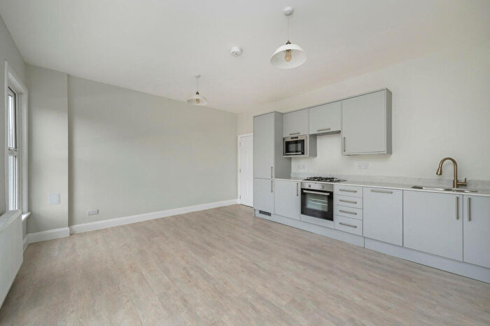 2 Bedroom Flat For Sale In Brockley Rise, London, SE23