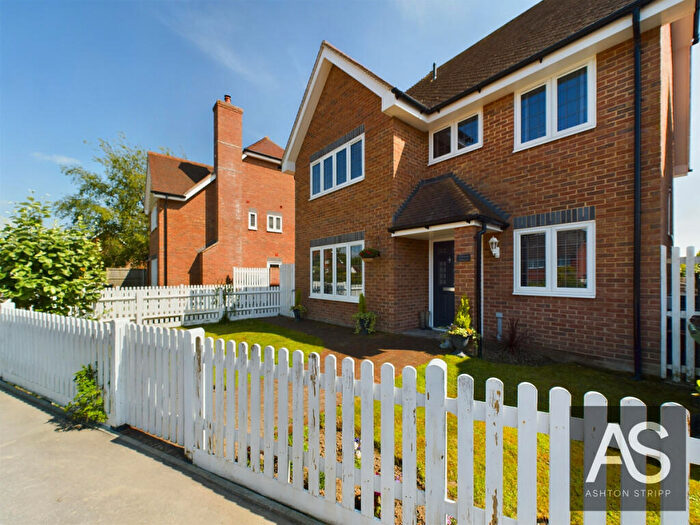 4 Bedroom Detached House For Sale In Boreham Hill, Hailsham, BN27
