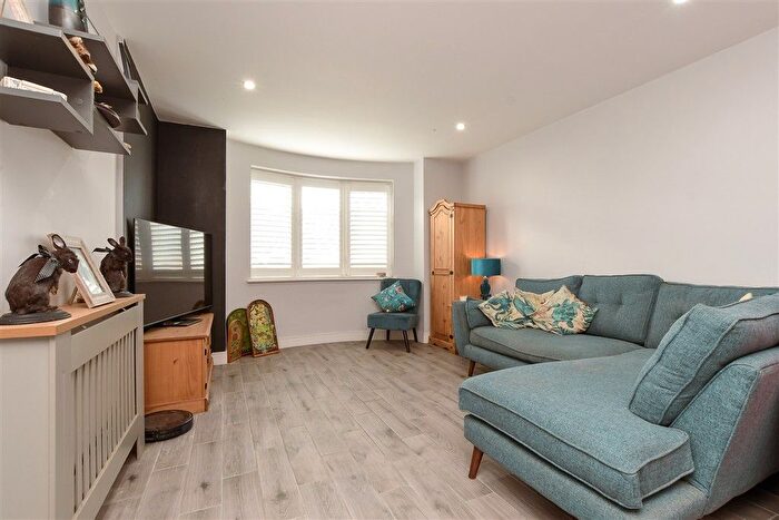 1 Bedroom Flat For Sale In Ladbroke Road, Redhill, Surrey, RH1