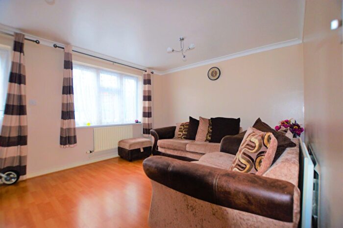 3 Bedroom End Terrace House To Rent In Old Manor Road, Southall, UB2