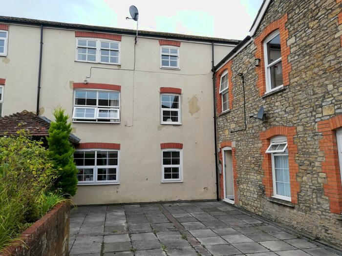 1 Bedroom Flat To Rent In Vineys Yard, Bruton, BA10