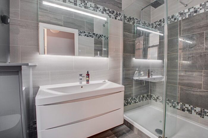 2 Bedroom Flat To Rent In Bath Road, Worcester, Worcestershire, WR5