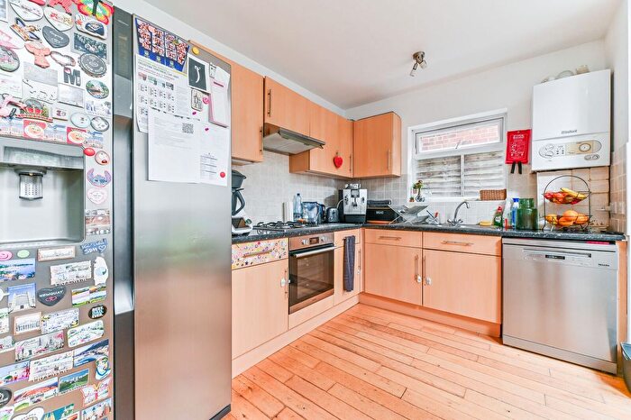 2 Bedroom Flat To Rent In Dale Park Road, London, Upper Norwood, London, SE19