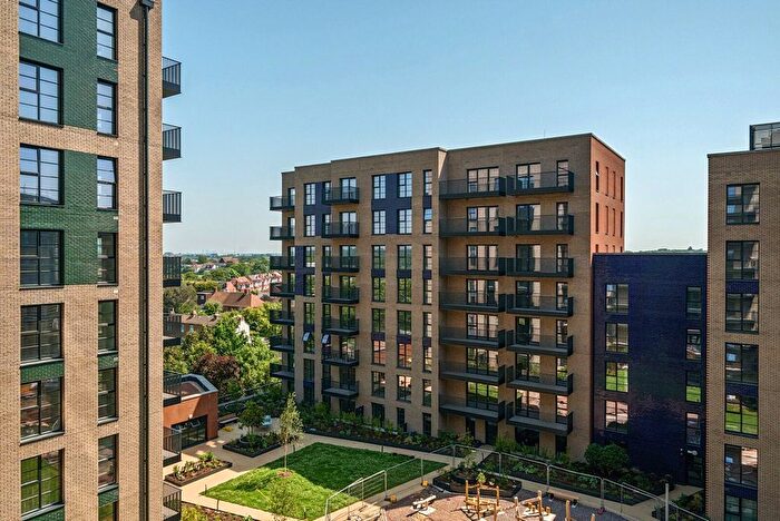 2 Bedroom Flat To Rent In Burlington Road, New Malden, KT3