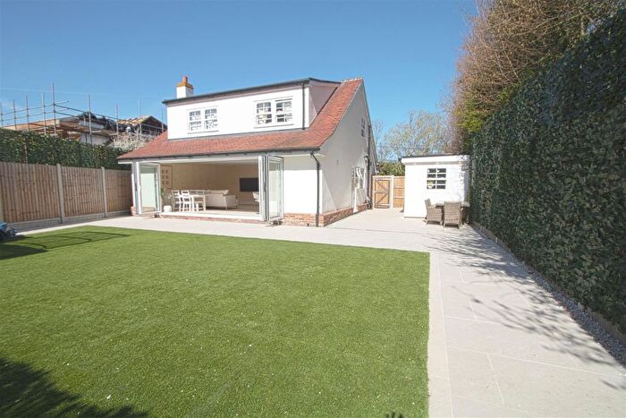 4 Bedroom Detached House For Sale In Burnt Mills Road, Basildon, SS13