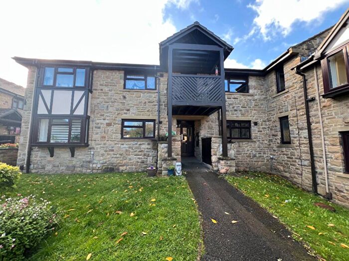 2 Bedroom Flat To Rent In Fleming Court, Fleminghouse Lane, Huddersfield, West Yorkshire, HD5