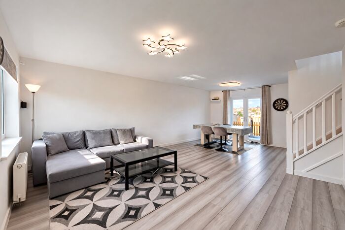 3 Bedroom Detached House For Sale In Brocks Road, Perth, PH2