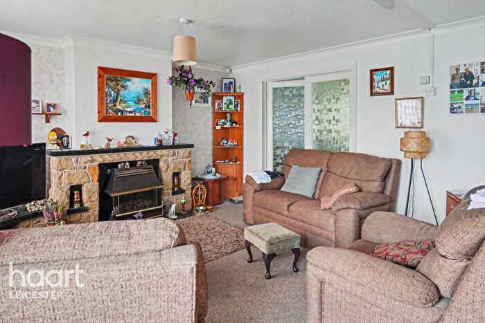 3 Bedroom Semi Detached House For Sale In Chevin Avenue, Leicester, LE3