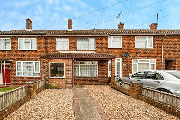 3 Bedroom Terraced House For Sale In Long Readings Lane, Slough, SL2