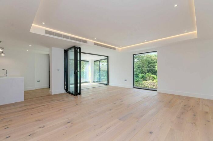 2 Bedroom Flat To Rent In Sulivan Road, Hurlingham, London, SW6