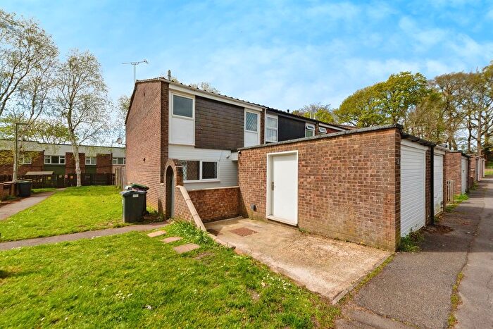 3 Bedroom End Of Terrace House For Sale In Linnet Close, Waterlooville, PO8