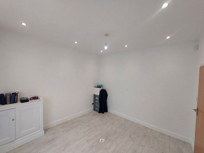 3 Bedroom Terraced House To Rent In Stroud Road, Leicester, LE5