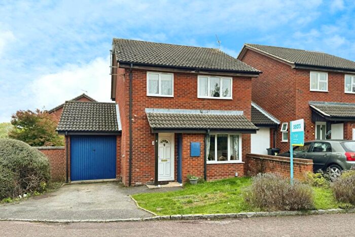 3 Bedroom Link Detached House To Rent In Sirius Close, Wokingham, RG41