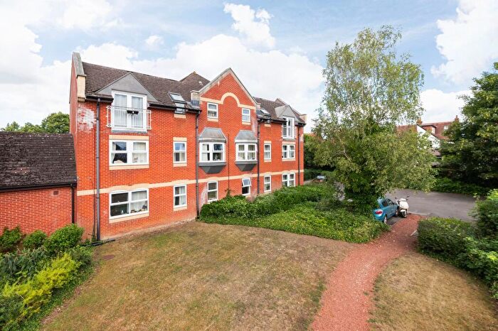 2 Bedroom Flat To Rent In Jackman Close, Abingdon, OX14