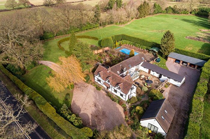 6 Bedroom Detached House For Sale In Warwick Road, Chadwick End, B93