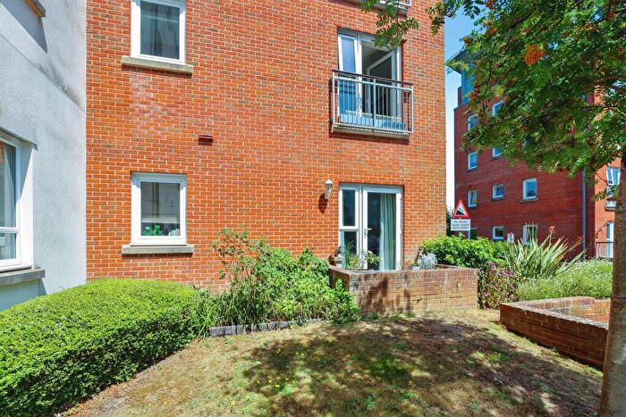 2 Bedroom Apartment For Sale In Avenel Way, Poole, BH15