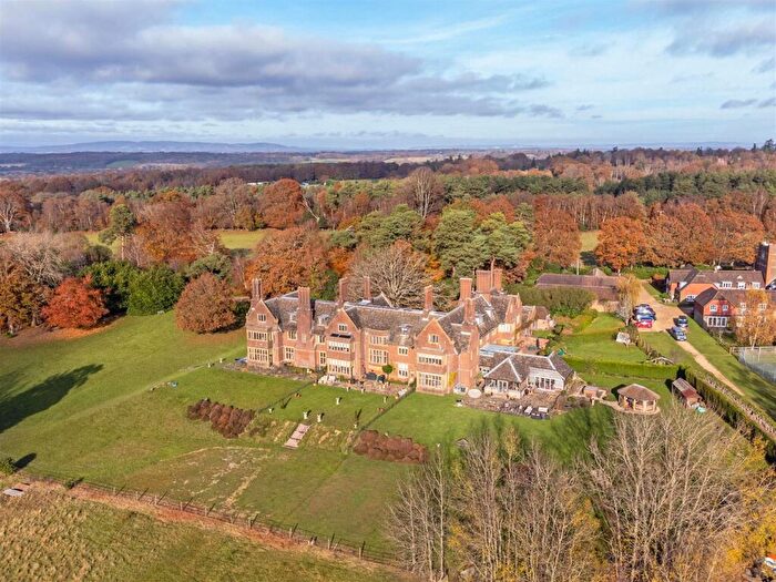 6 Bedroom House To Rent In Forest Grange, Colgate, Horsham, RH12