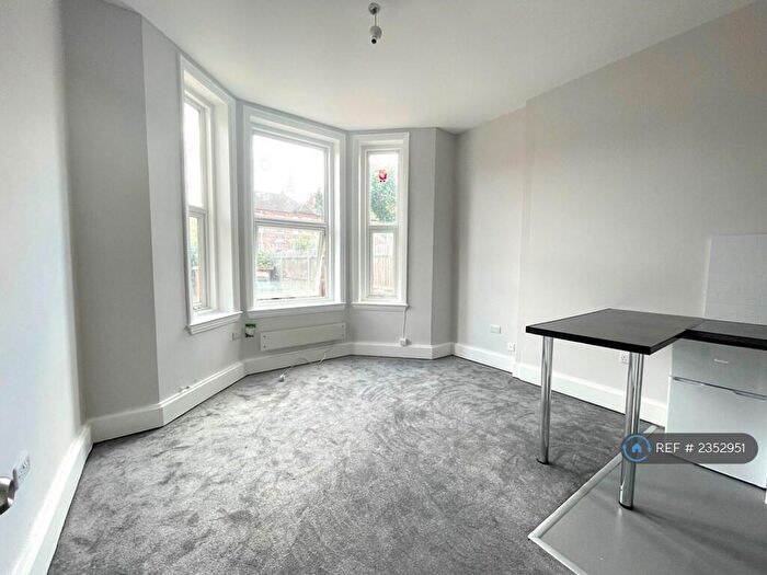 2 Bedroom Flat To Rent In Brownhill Road, London, SE6