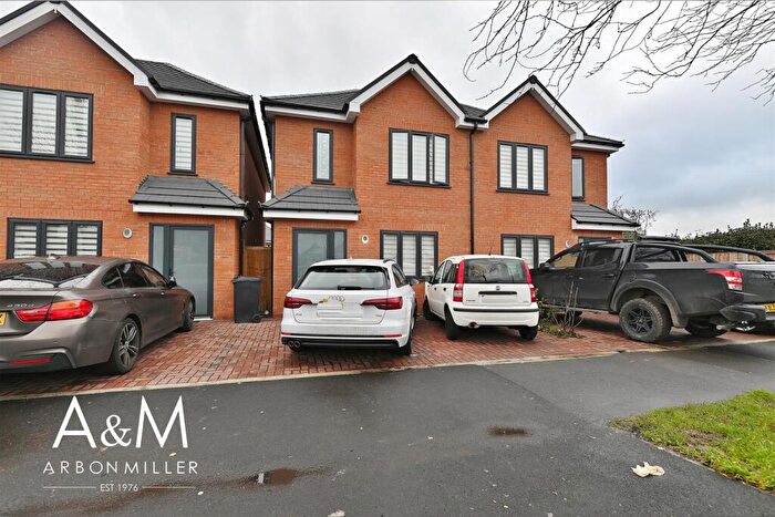 3 Bedroom Semi Detached House For Sale In Havering Road, Collier Row, RM1