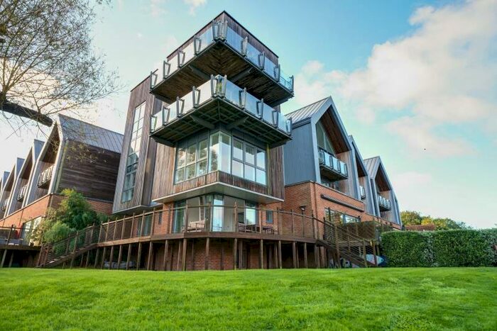 1 Bedroom Apartment To Rent In The Stadbury, Whittets Ait, Weybridge, Surrey, KT13