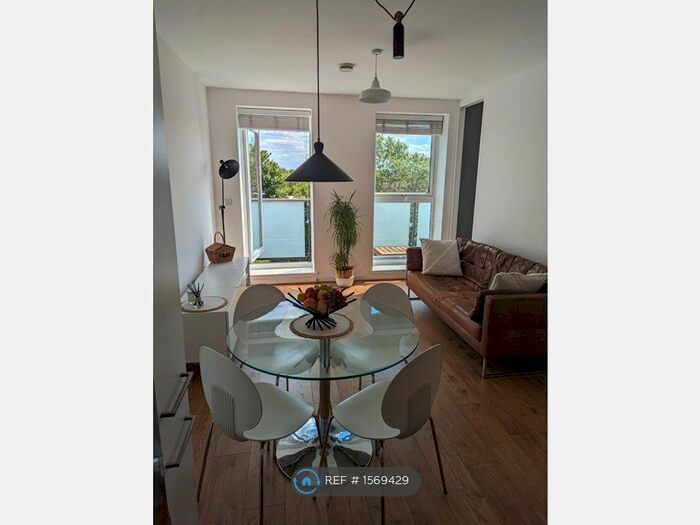 1 Bedroom Flat To Rent In Dowding House, London, SW20