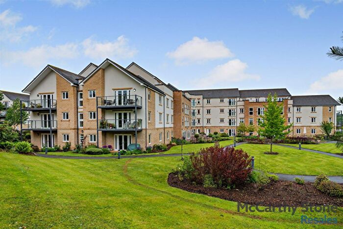 2 Bedroom Flat For Sale In Chesterton Court, Railway Road, Ilkley, LS29