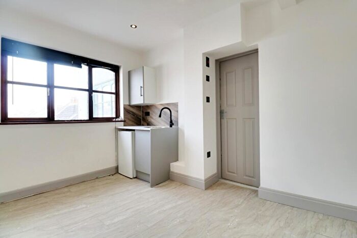 Studio To Rent In Halfway Street, Sidcup, Kent, DA15