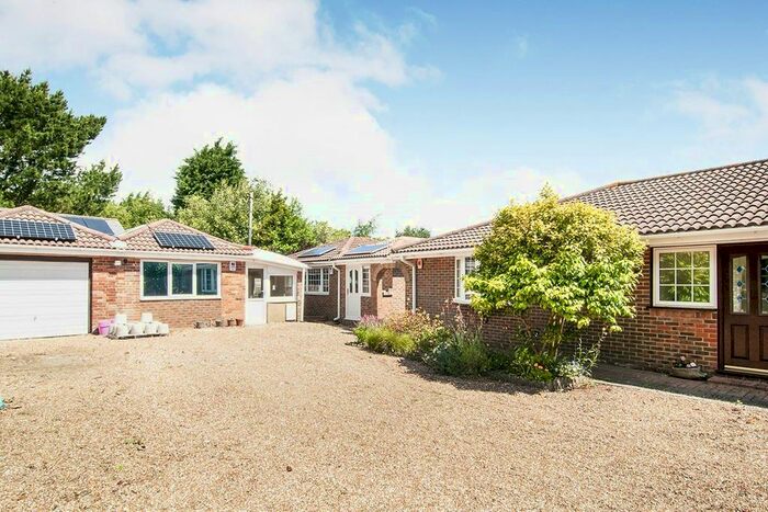 4 Bedroom Detached Bungalow For Sale In Martineau Lane, Hastings, TN35