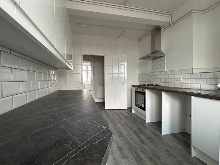 3 Bedroom Flat To Rent In High Street, Broadstairs, Kent, CT10