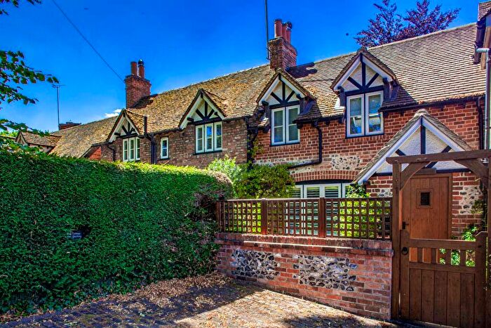 3 Bedroom Property For Sale In Millers Cottage, Goring On Thames, RG8