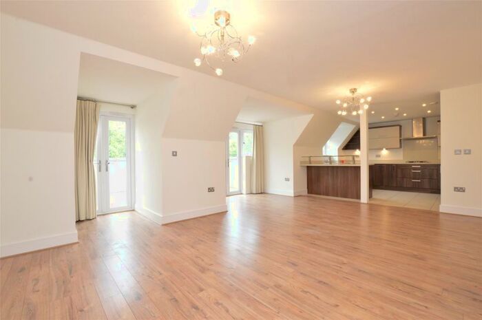 2 Bedroom Penthouse To Rent In Foxley Lane, Purley, CR8