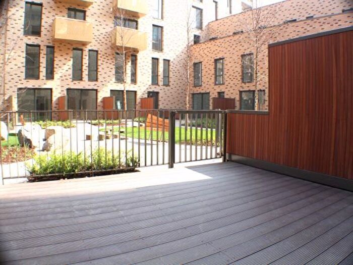 3 Bedroom Maisonette To Rent In Nelson Walk, Bromley-By-Bow, E3