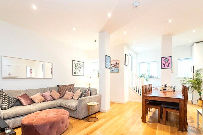 1 Bedroom Apartment For Sale In Babik Court, Shacklewell Lane, Hackney, E8