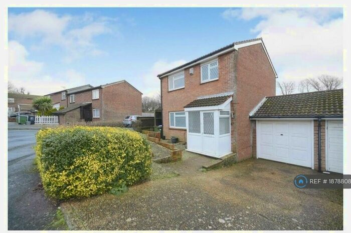 4 Bedroom Semi-Detached House To Rent In Abbey Close, Peaceheaven, BN10