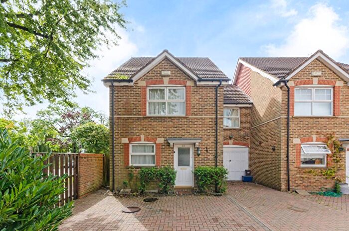 4 Bedroom House To Rent In Sandwick Close, Mill Hill, London, NW7
