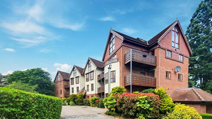 2 Bedroom Flat For Sale In Ashbourne Gardens, Hertford, SG13