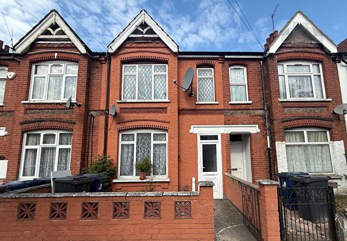 3 Bedroom Terraced House For Sale In Townsend Road, Southall, UB1