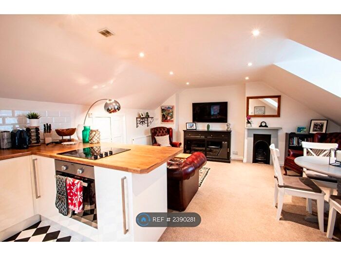 2 Bedroom Flat To Rent In South Street, Reading, RG1