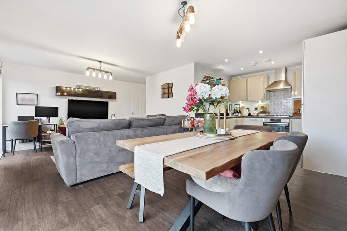 1 Bedroom Flat For Sale In Scenix House, South Woodford, E18