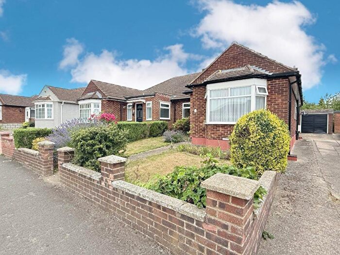 3 Bedroom Bungalow For Sale In Cranbrook Drive, Sundon Park, Luton, Bedfordshire, LU3