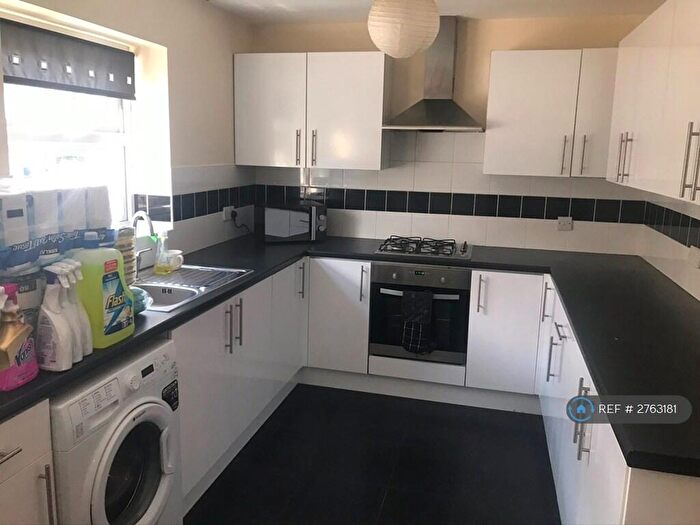 6 Bedroom Semi Detached House To Rent In Southsea Road, Kingston Upon Thames, KT1