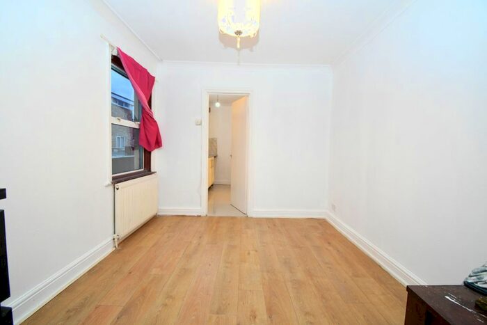 Studio To Rent In Barking Road, London, Greater London E13