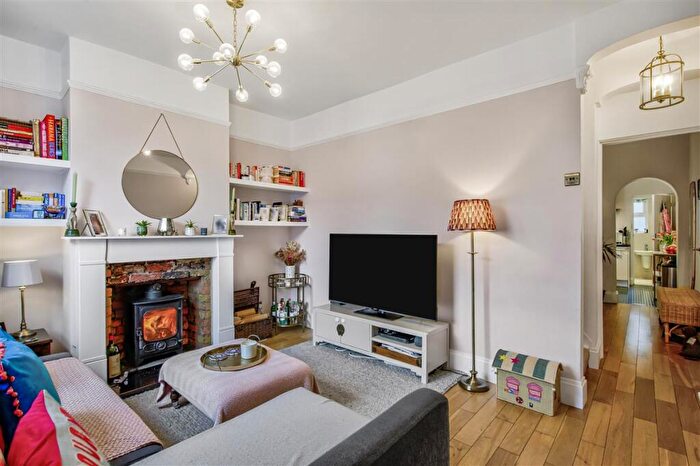 2 Bedroom Terraced House For Sale In Balham New Road, SW12