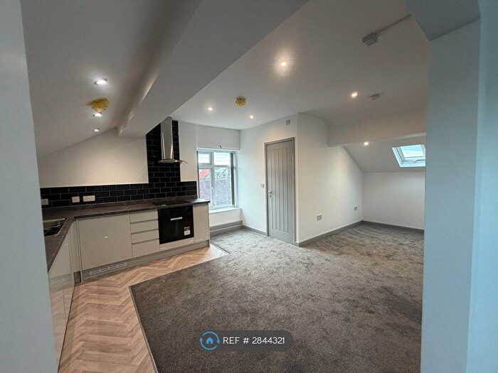 Studio To Rent In Sheffield Road, Chesterfield, S41